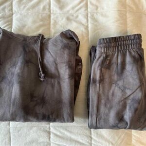 Aritzia Matching Set - LIKE NEW hoodie & sweatpants